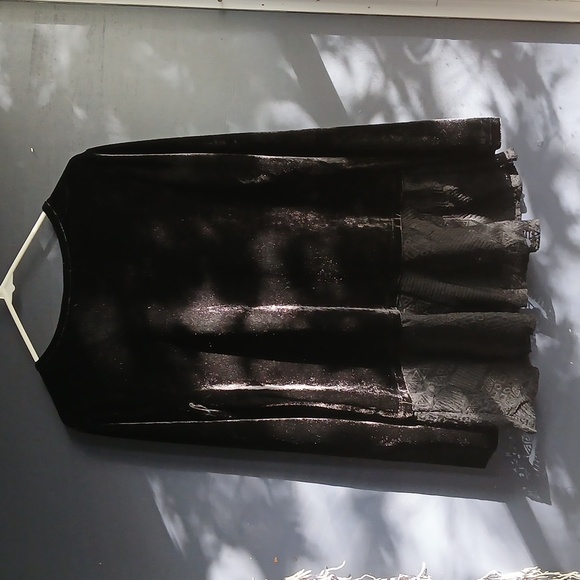 Signature Studio Elegant Black Velvet/lace Women's Top Size Medium - Picture 5 of 7